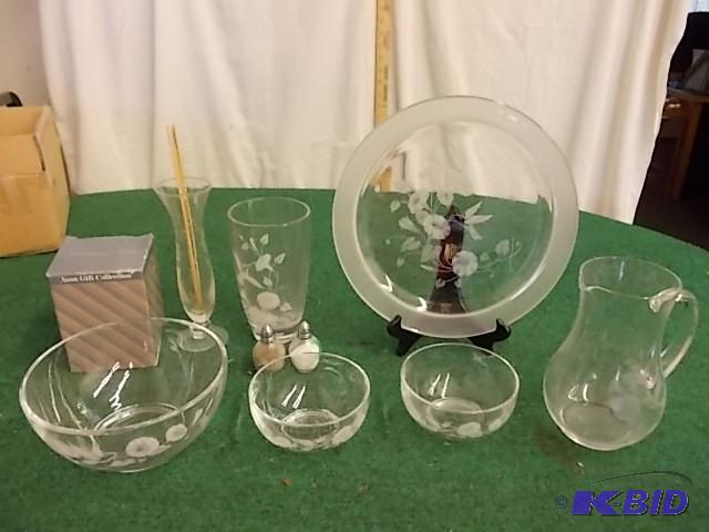 lot 69 image: Lot Of Avon Crystal&nbspHummingbird, Platte...