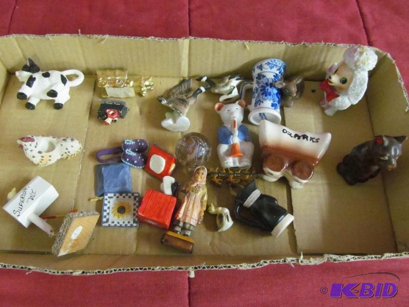 lot 15 image: Figurines