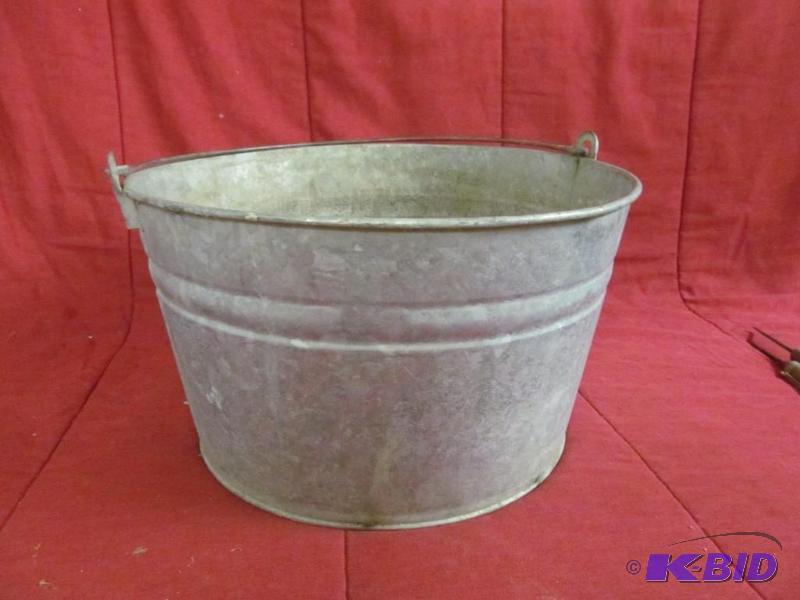 lot 31 image: Bucket