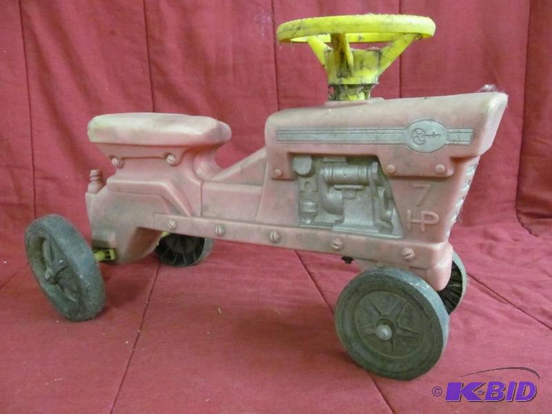 lot 41 image: Toy
