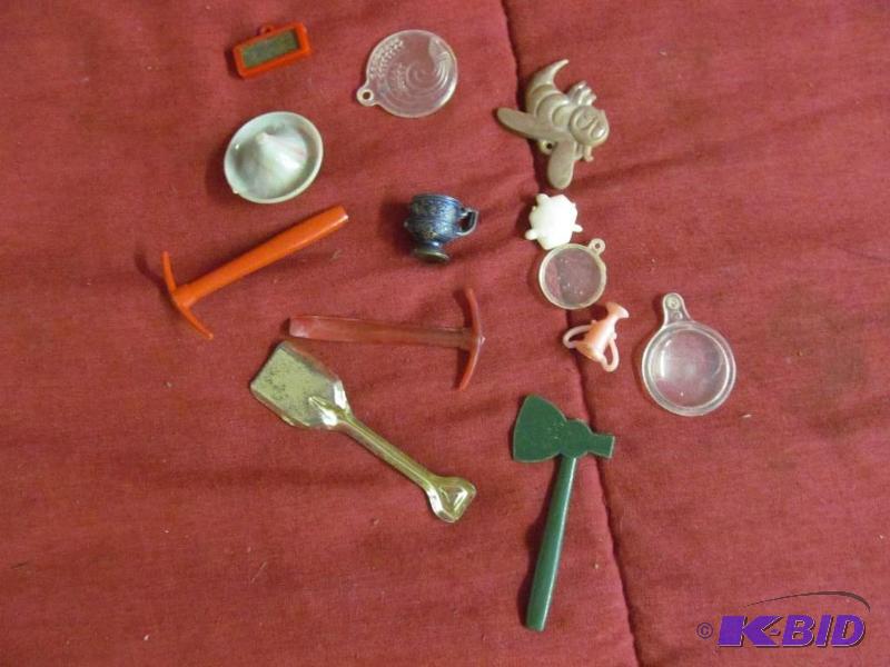 lot 55 image: Vintage Toy