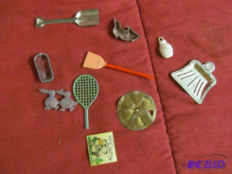 lot 57 image: Vintage Toy