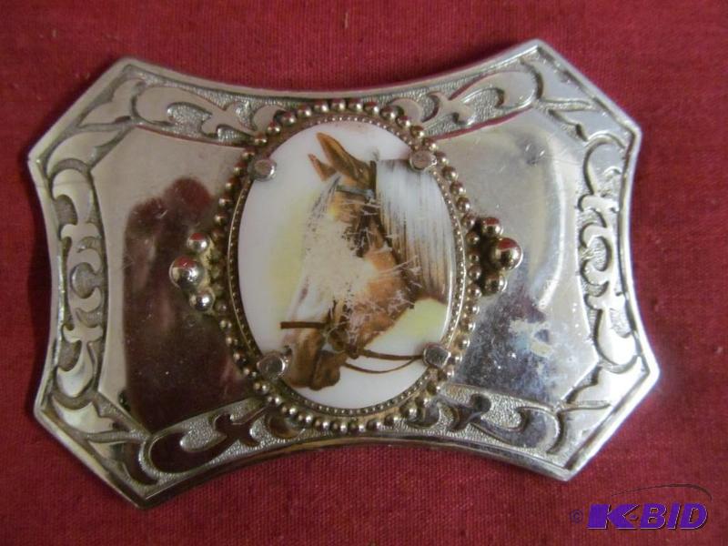 lot 61 image: Buckle