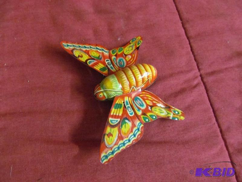 lot 70 image: Vintage Toy