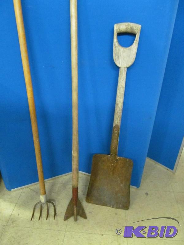 lot 74 image: Lawn and Garden