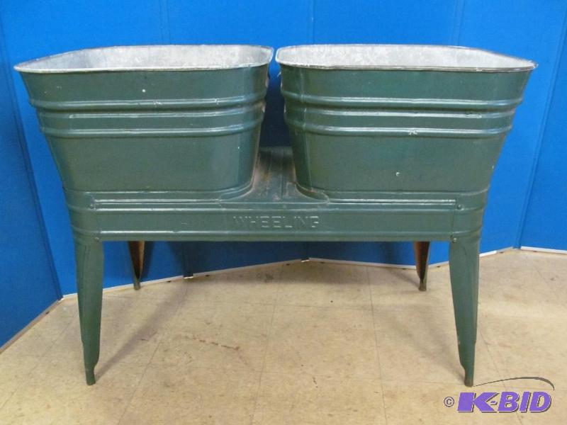lot 76 image: Tub
