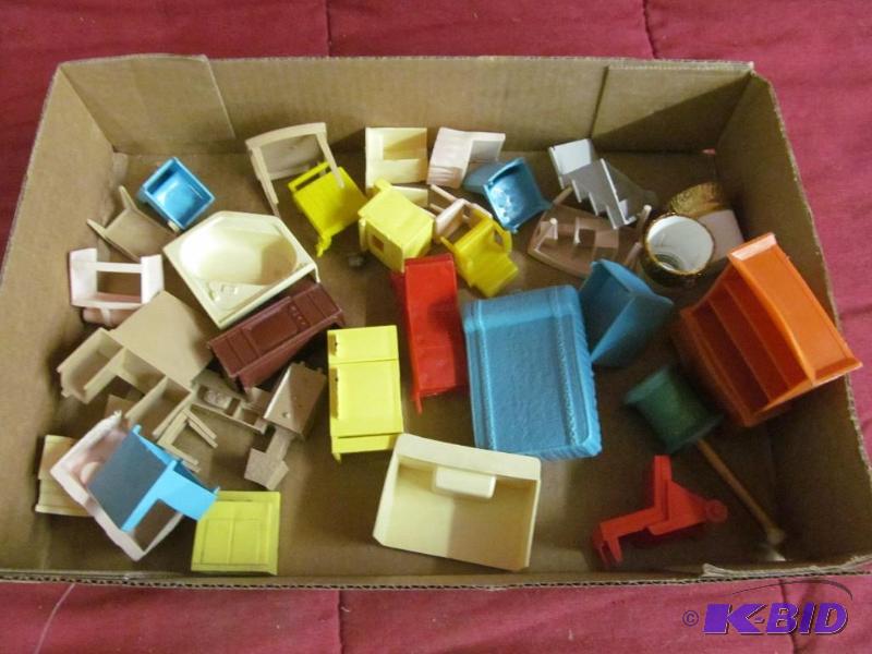 lot 78 image: doll furniture