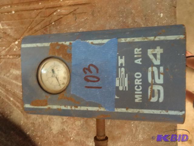 lot 103 image: Micro air 924 air operated foot pedal. Bulit ...