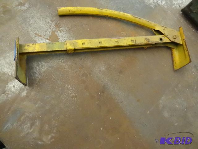 lot 108 image: Brick tong...