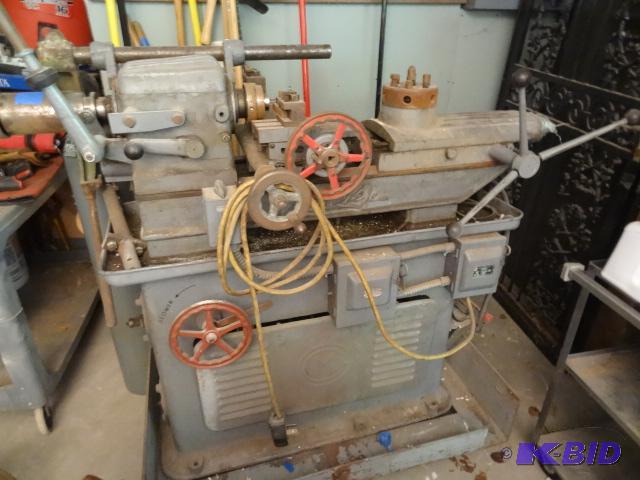 lot 11 image: Metal lathe. 220 volt. Unknown manufacturer. ...