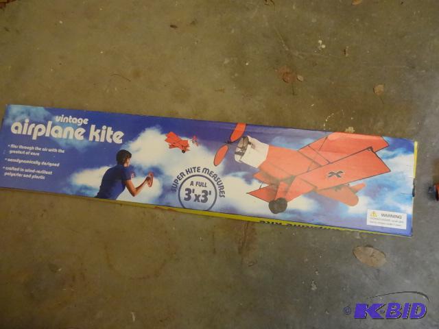 lot 113 image: Vintage airplane kite. Makes a full 3 x 3 pla...