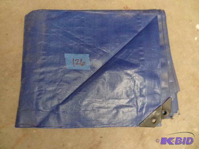 lot 126 image: Like new meduim size tarp...
