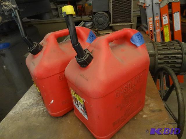 lot 134 image: 2 plastic 5 gal gas cans....