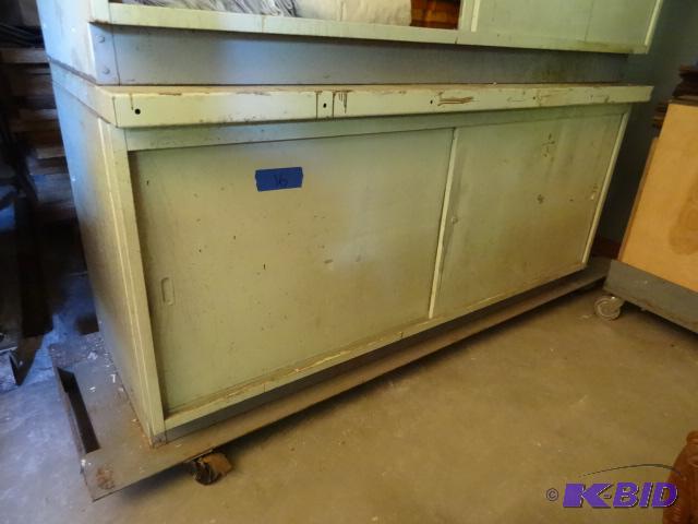 lot 16 image: Metal cabinet with sliding doors. 2 shelves. ...