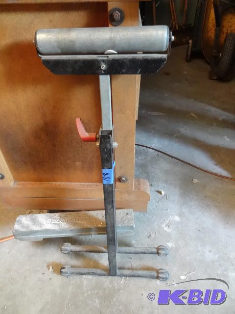 lot 168 image: Adjustable height roller stand...