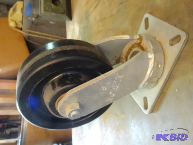 lot 80 image: Albion heavy duty swivel caster. 8"...
