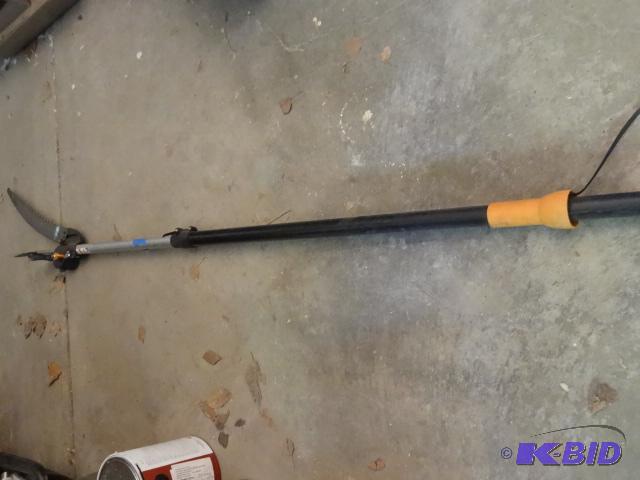 lot 91 image: Fiskars pole tree limb trimmer. Adjustable...