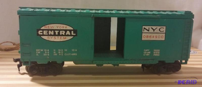 lot 30 image: VINTAGE Lionel NYC Central box car HO...