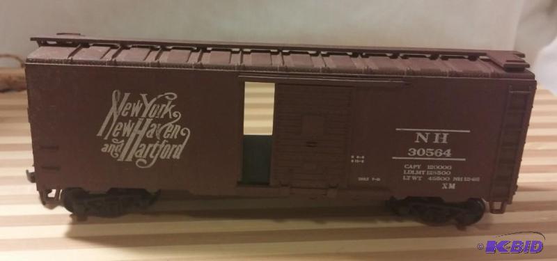 lot 31 image: Vintage Bachmann NH Box Car...