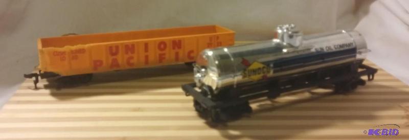 lot 34 image: Set of 2 Vintage Tyco HO Train Cars-Pictured ...