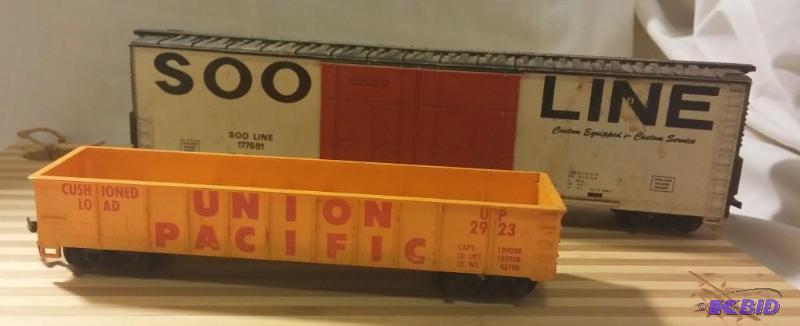 lot 35 image: Set of 2 Vintage Tyco HO Train Cars-Pictured ...