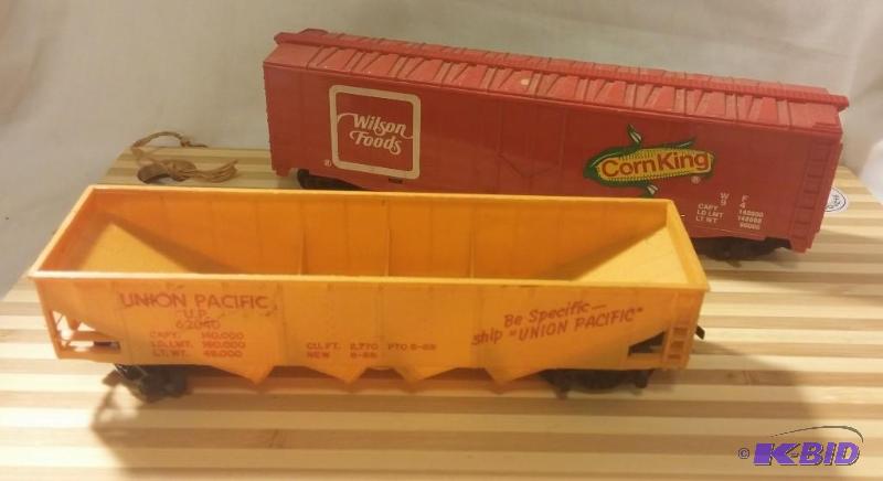 lot 37 image: Set of 2 Vintage Tyco HO Train Cars-Pictured ...