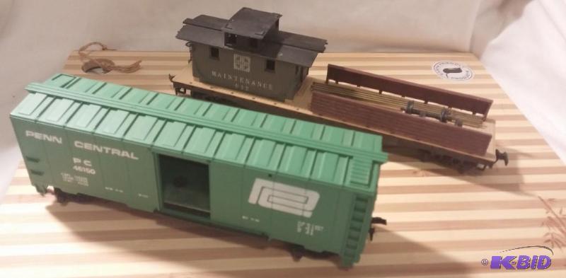 lot 38 image: Set of 2 Vintage Tyco HO Train Cars-Pictured ...