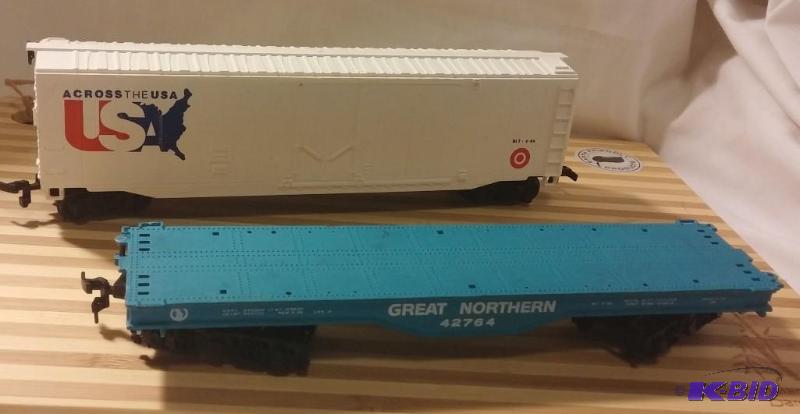 lot 43 image: Athearn Caboose...