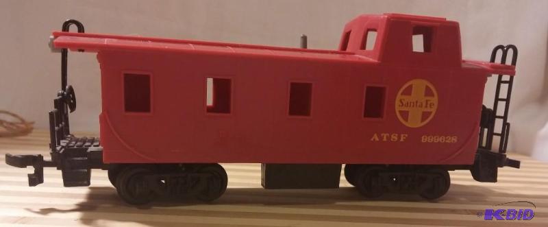 lot 45 image: Large Lot of VINTAGE HO cars and Locomotives,...