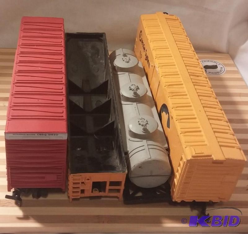 lot 46 image: Lot of 4 Vintage Bachmann HO train..Need Part...
