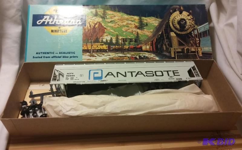lot 60 image: Athearn HO Train -Pictured as shown...