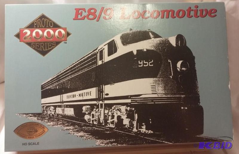 lot 8 image: HO Proto 2000 #21004 E89 Loco L & N #787...