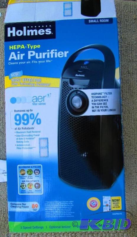 lot 1 image: Holmes air purifier