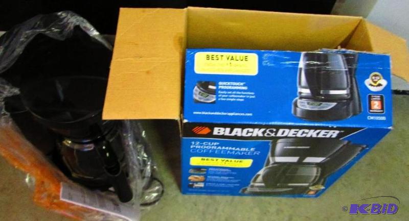 lot 101 image: Black and Decker 12 cup programmable coffee m...
