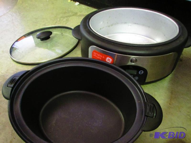 lot 134 image: portable and efficient crockpot with rubber s...