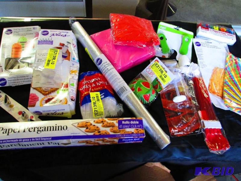 lot 175 image: Lot of baking supplies...