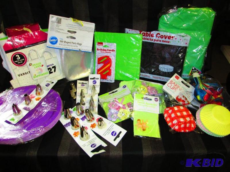 lot 180 image: Canvas Totes, cake decorating tips, paper pla...