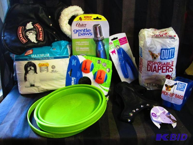 lot 185 image: Collapsible dog bowl, jacket, harness, piddle...