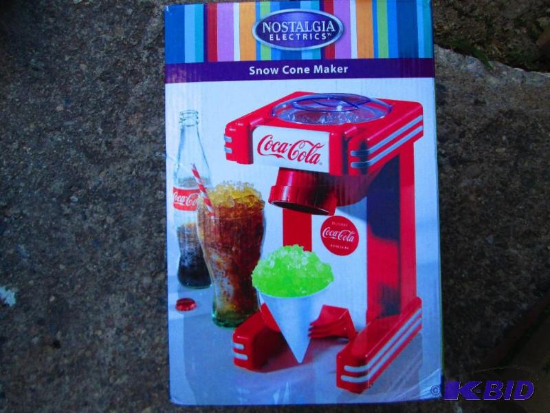 lot 19 image: Nostalgia electronics snow cone maker...