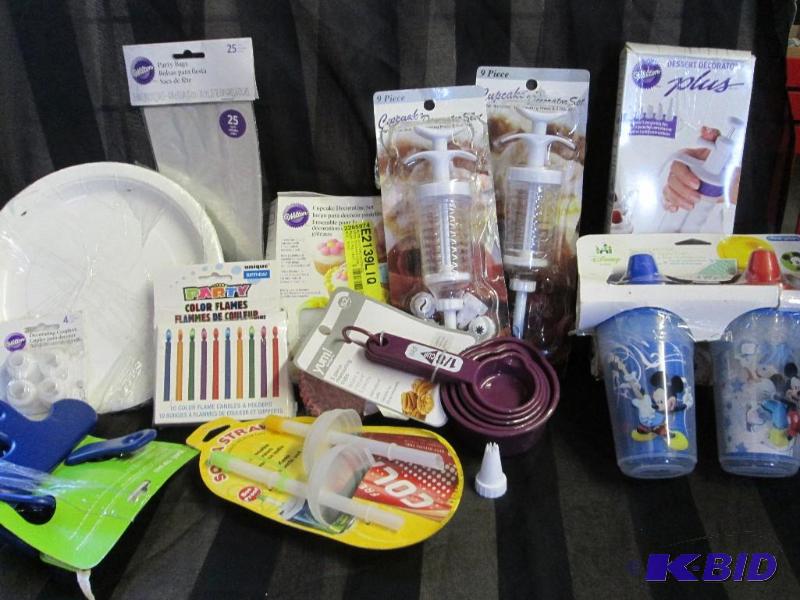 lot 192 image: Measuring cups, cake decorating supplies, bir...
