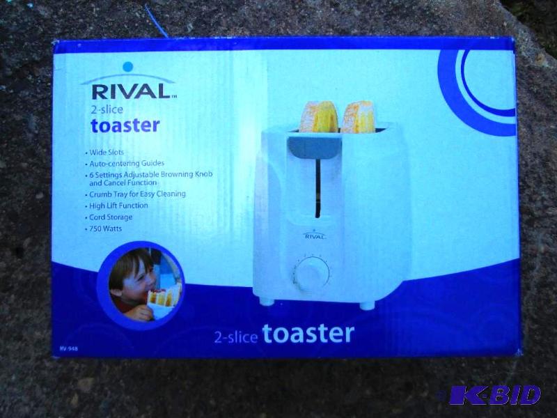 lot 21 image: Rival Toaster...