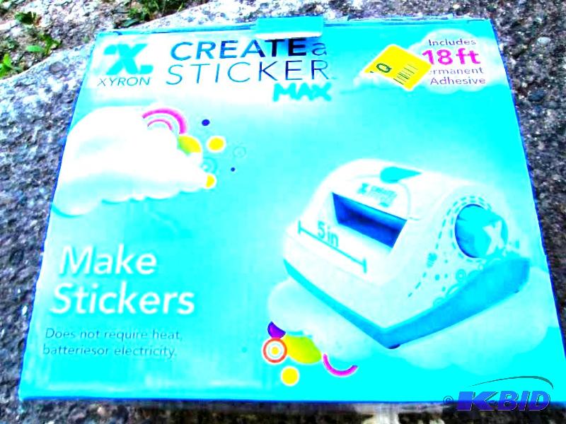 lot 35 image: Xyron create a sticker machine...