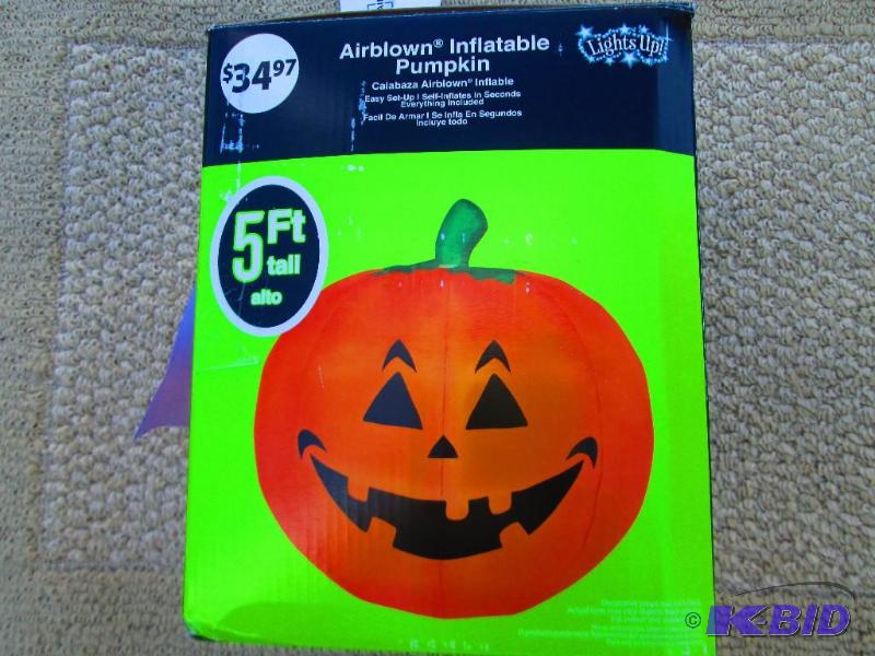 lot 4 image: Airblown inflatable pumpkin, 5 feet tall...