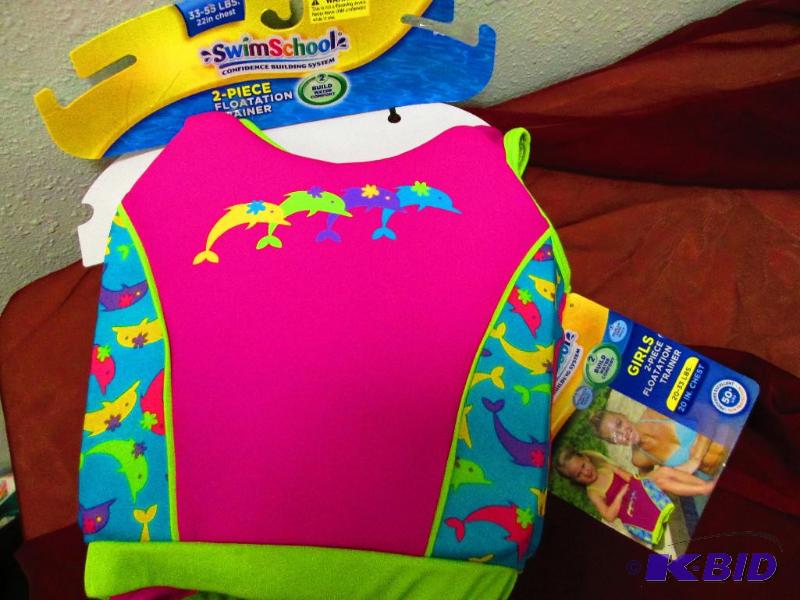lot 60 image: Swim School flotation vest, 20 - 33 lb child...