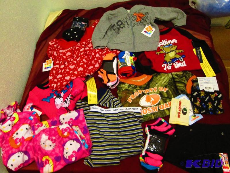 lot 62 image: Assorted baby and todler clothing all new mos...
