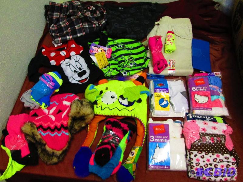 lot 76 image: Assorted baby and kids clothing, all new, mos...