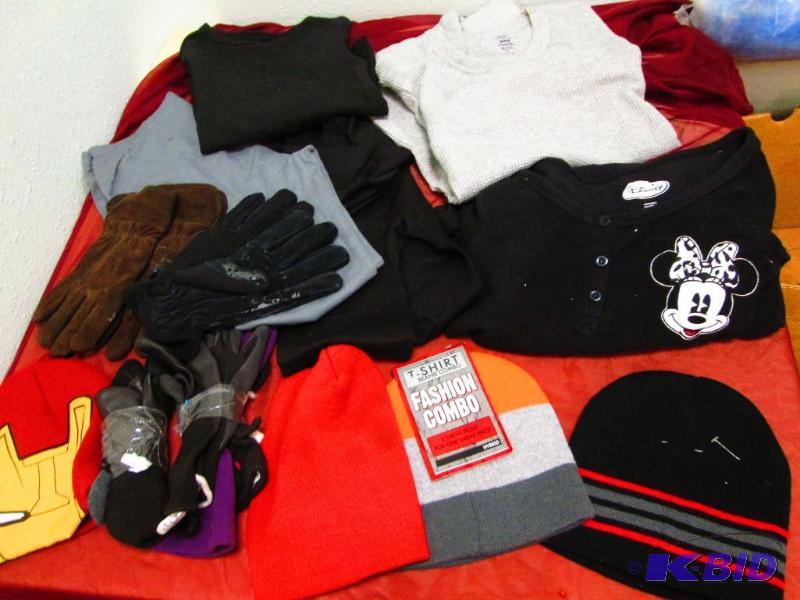 lot 77 image: Assorted &quotwarm" clothing, gloves, l...