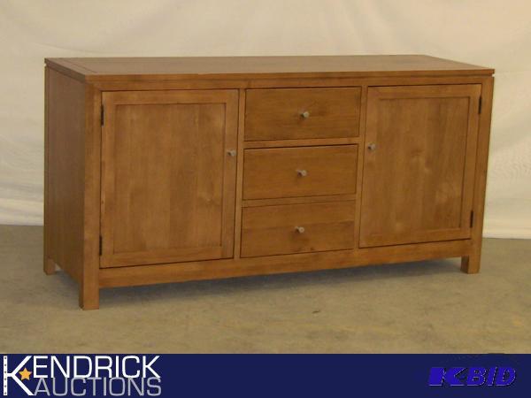lot 17 image: NEW Kincaid Solid Maple Dove Tailed Buffet Table