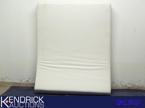 lot 46 image: New Tempur Pedic Cloud Queen Sized Mattress