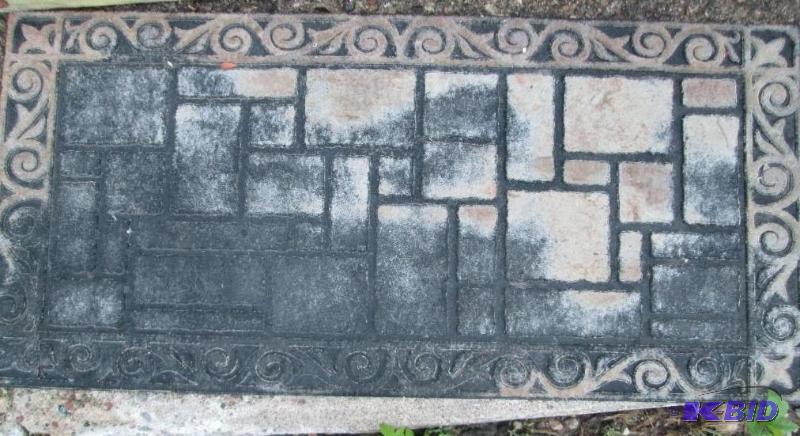 Outdoor entrance mat - measures approx 22 x 4...